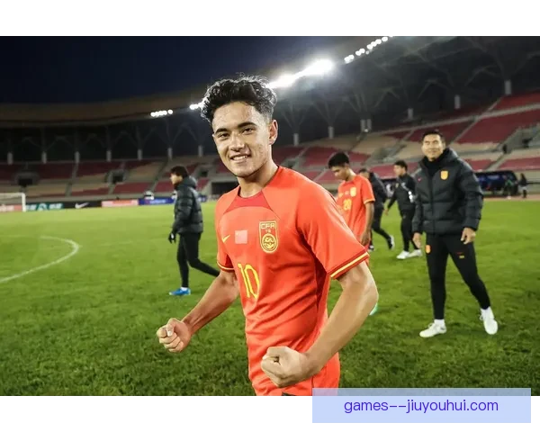 中国男足U17在2026亚少赛中奋力拼搏成功晋级下一轮