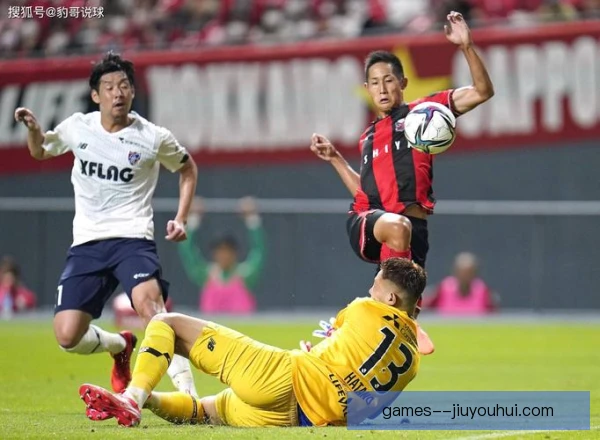 FC东京双手挂框补扣：空中接力点燃主场气氛